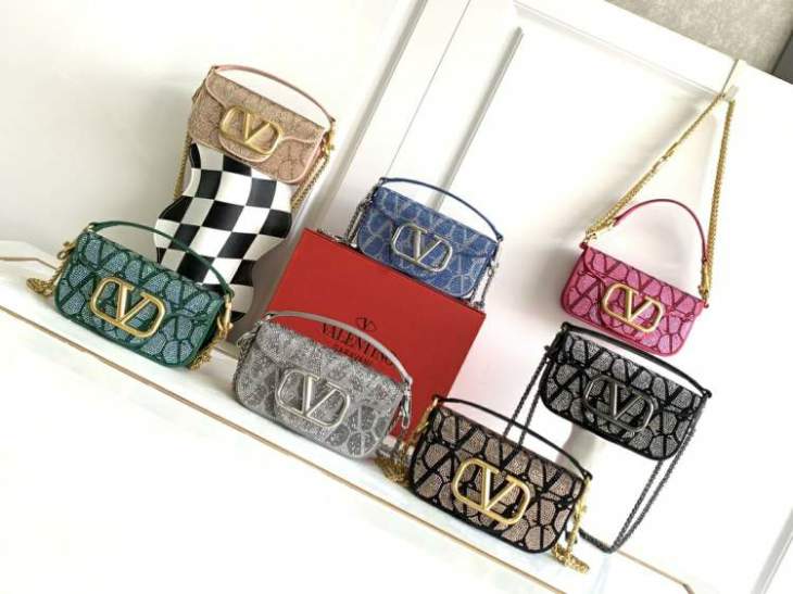 Picture of Valentino Handbags _SKUfw138986435fw